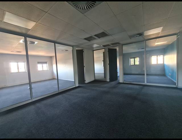 4,740M² OFFICE TO LET IN MEADOWDALE